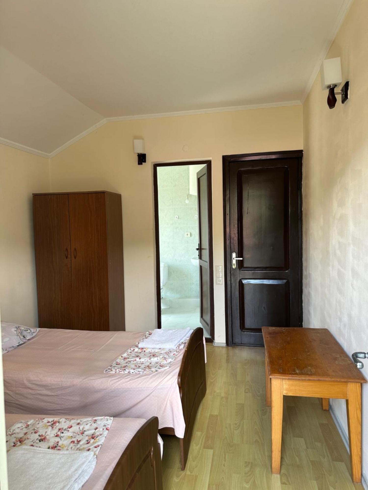 Temo'S Guesthouse Sarpi Exterior photo