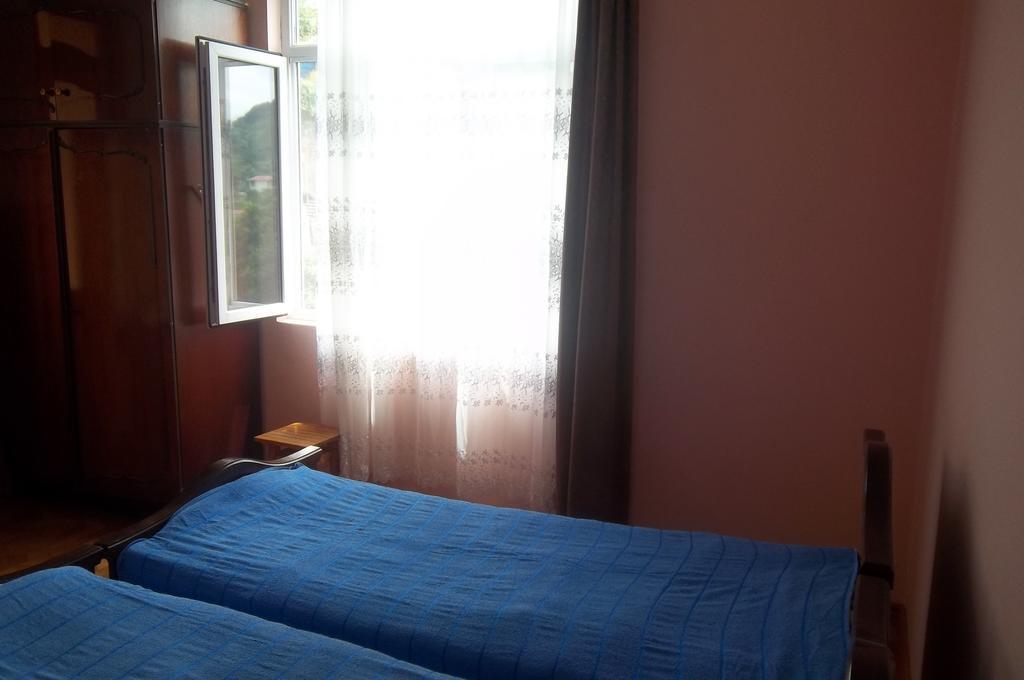 Temo'S Guesthouse Sarpi Exterior photo