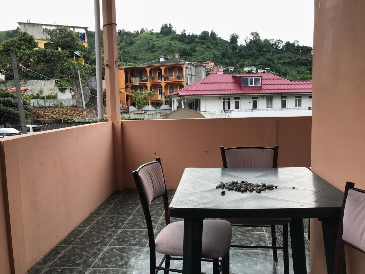 Temo'S Guesthouse Sarpi Exterior photo
