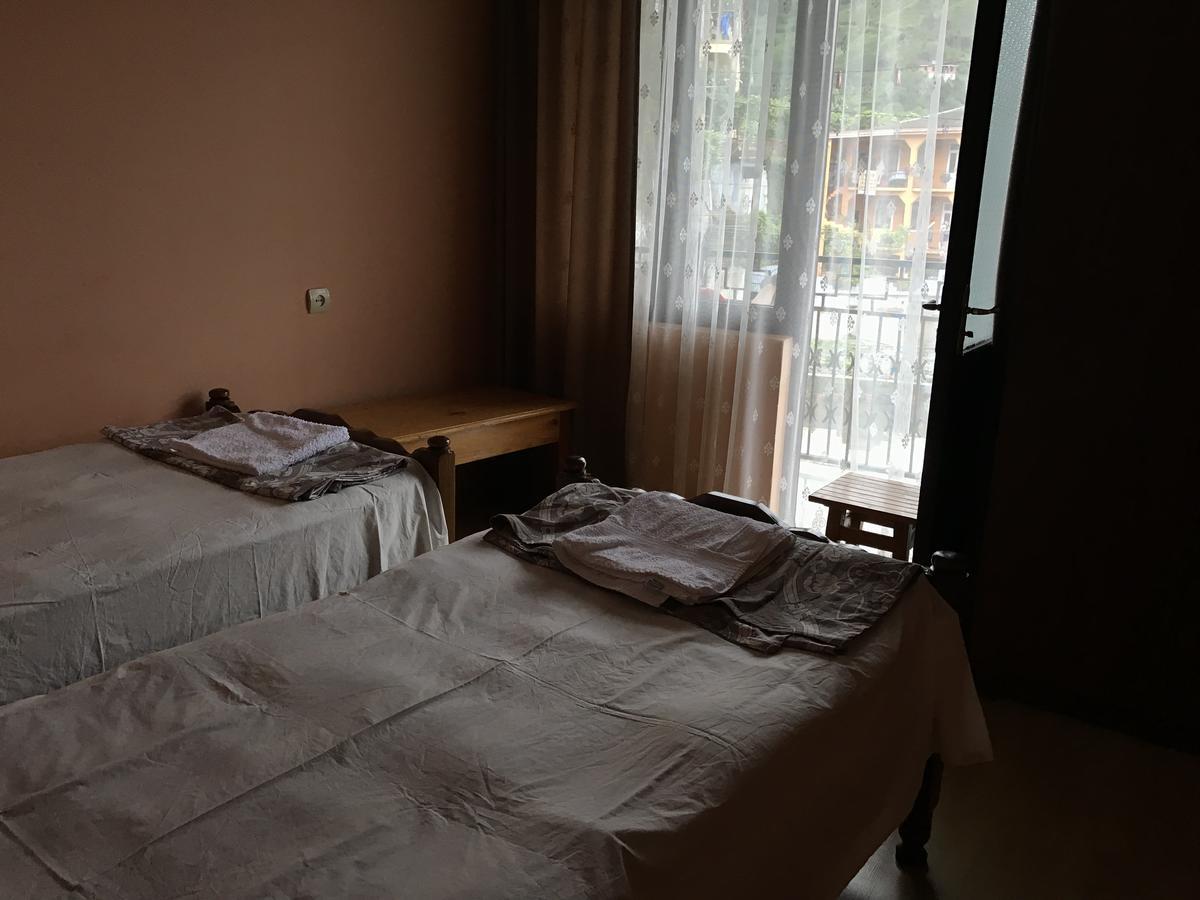 Temo'S Guesthouse Sarpi Exterior photo
