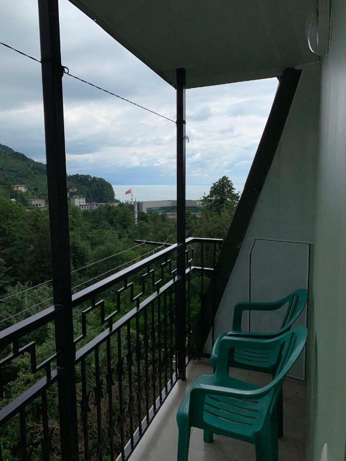 Temo'S Guesthouse Sarpi Exterior photo